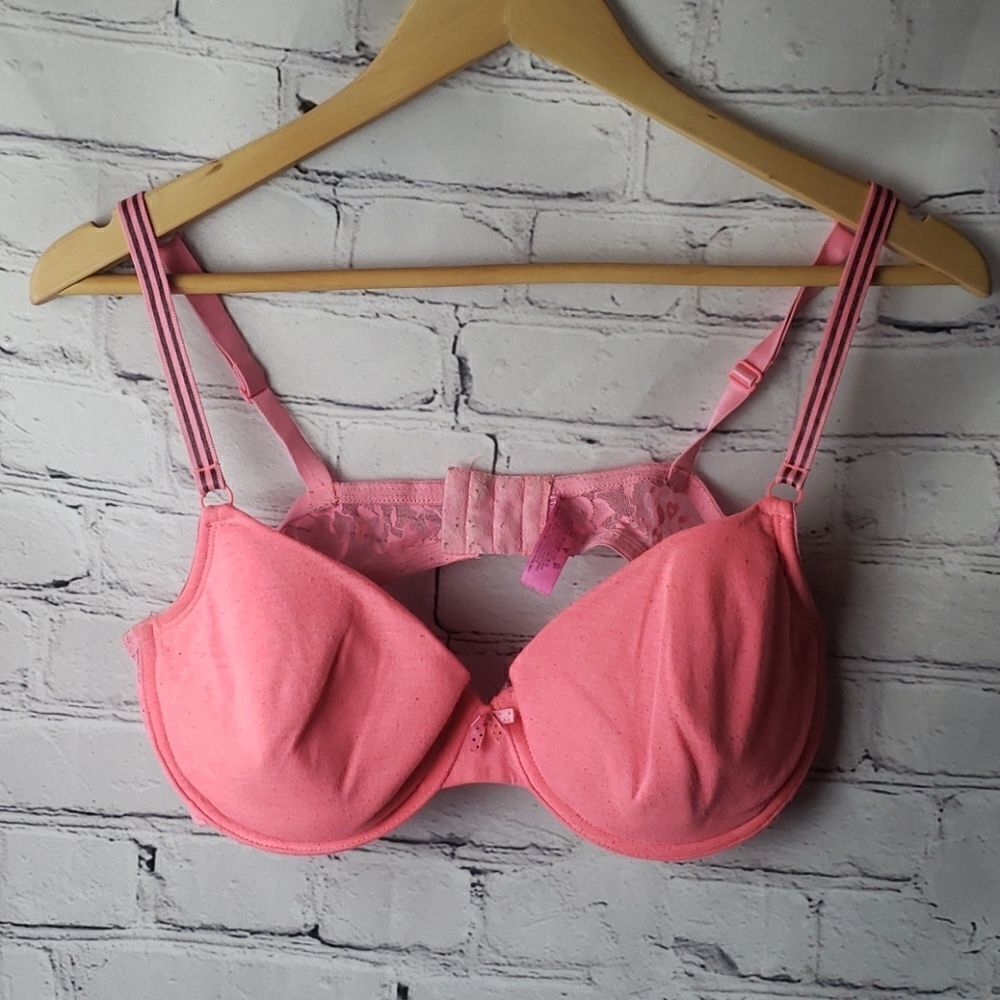 ‎Pink Bra